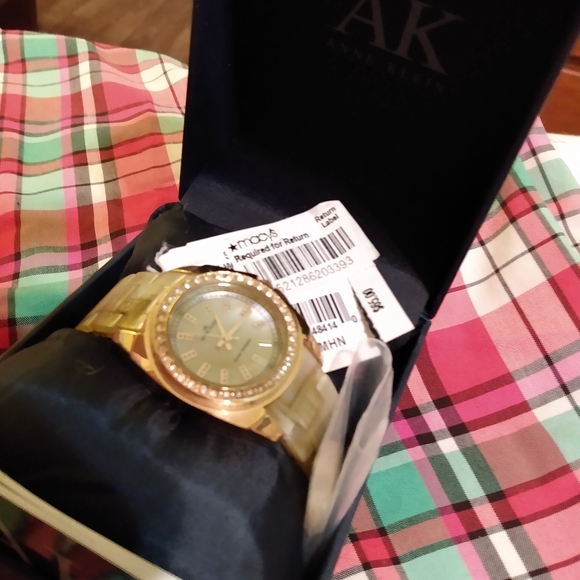 NWT in box Anne Klein Dainty Beautiful 🎈 watch - Picture 4 of 4